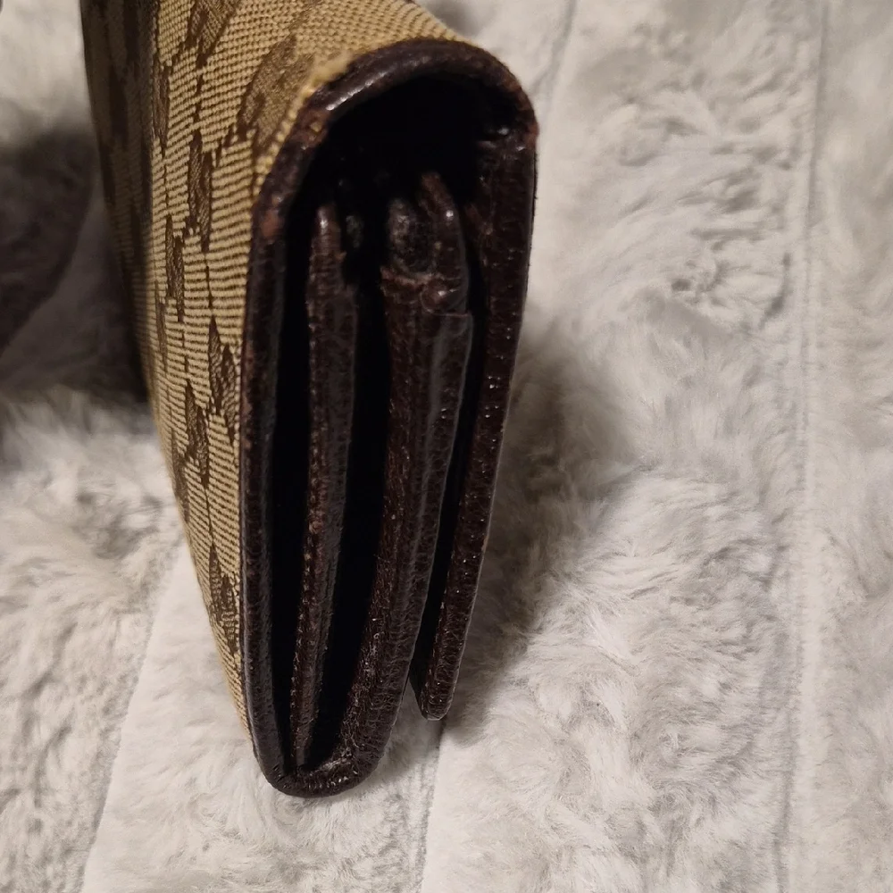 Gucci Beige and Brown Patterned Wallet - Picture 4 of 10